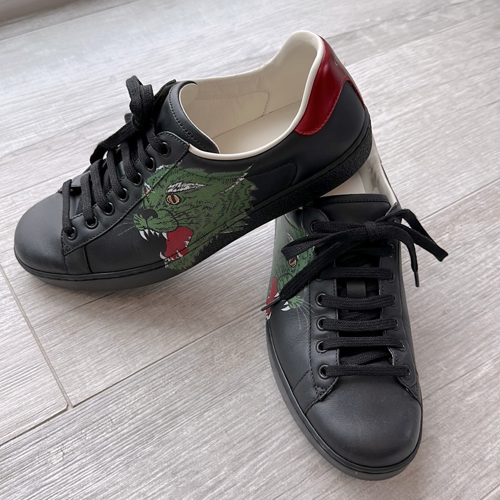 Mens Gucci size 8 US  ( 7 UK). My son wore once or twice. Like new.